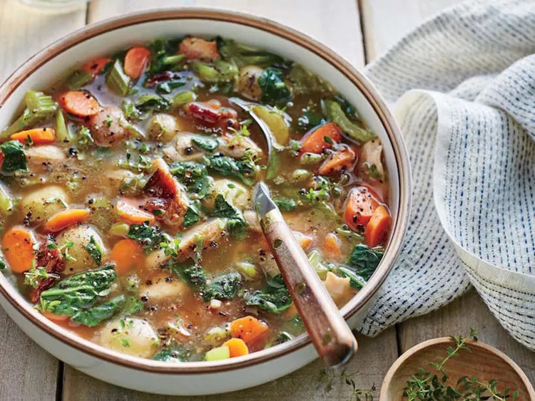 Slow Cooker Chicken, Bacon & Potato Soup